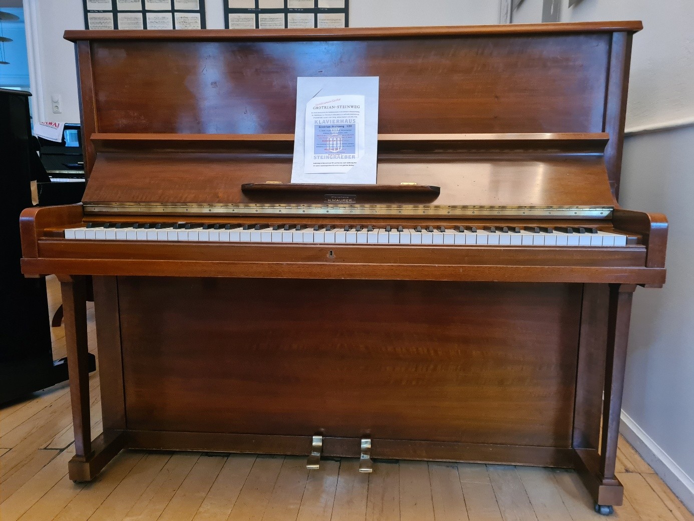 Grotrian 120 Klassisch Klavier